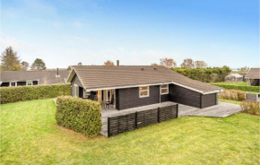 Lovely Home In Bogø By With Sauna, Bogø By